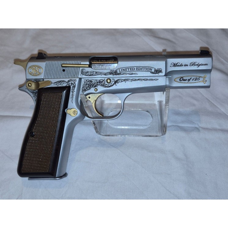 Très rare Pistolet FN GP 35 Browning Belgique le n°1 de la série limité anniversaire gravures et placage OR calibre 9x1 CAT B