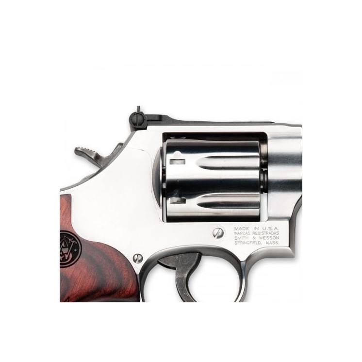 REVOLVER S&W 686 PLUS LUXE CAL.357MAG CROSSE BOIS 7 COUPS 6 POUCES  CAT B